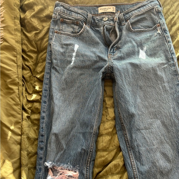 Abercrombie & Fitch, Mid Rise 90s Straight Jean - Picture 2 of 5